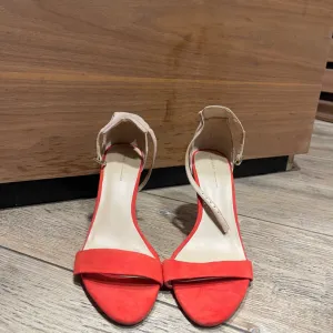 Zara Crveno-Zlatne Stikle