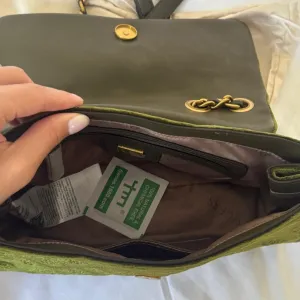 Guess Zelena Pliš Torbica