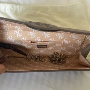 Guess Siva Pismo Torba