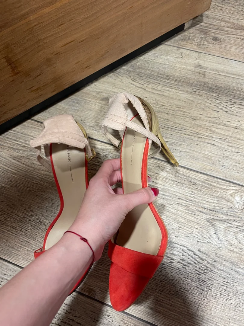 Zara Crveno-Zlatne Stikle