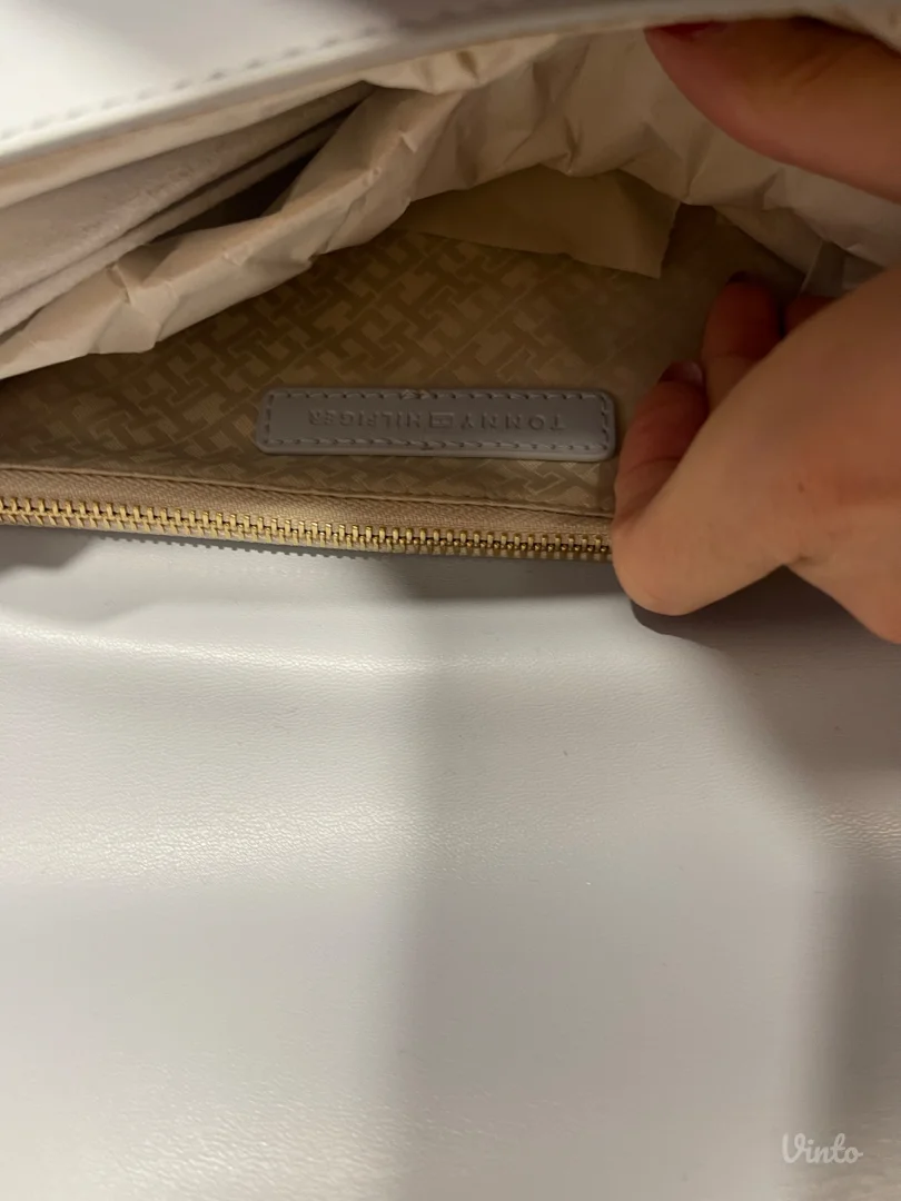 Nova sa Etiketom Tommy Hilfiger Bebi-Plava torbica