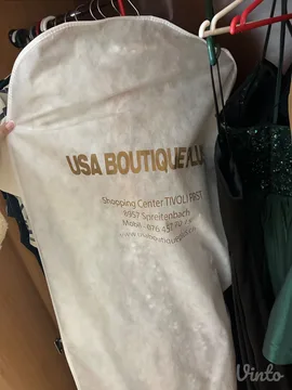 Elegantna haljina u perlama