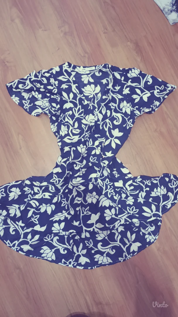 Belo-teget ženska haljina