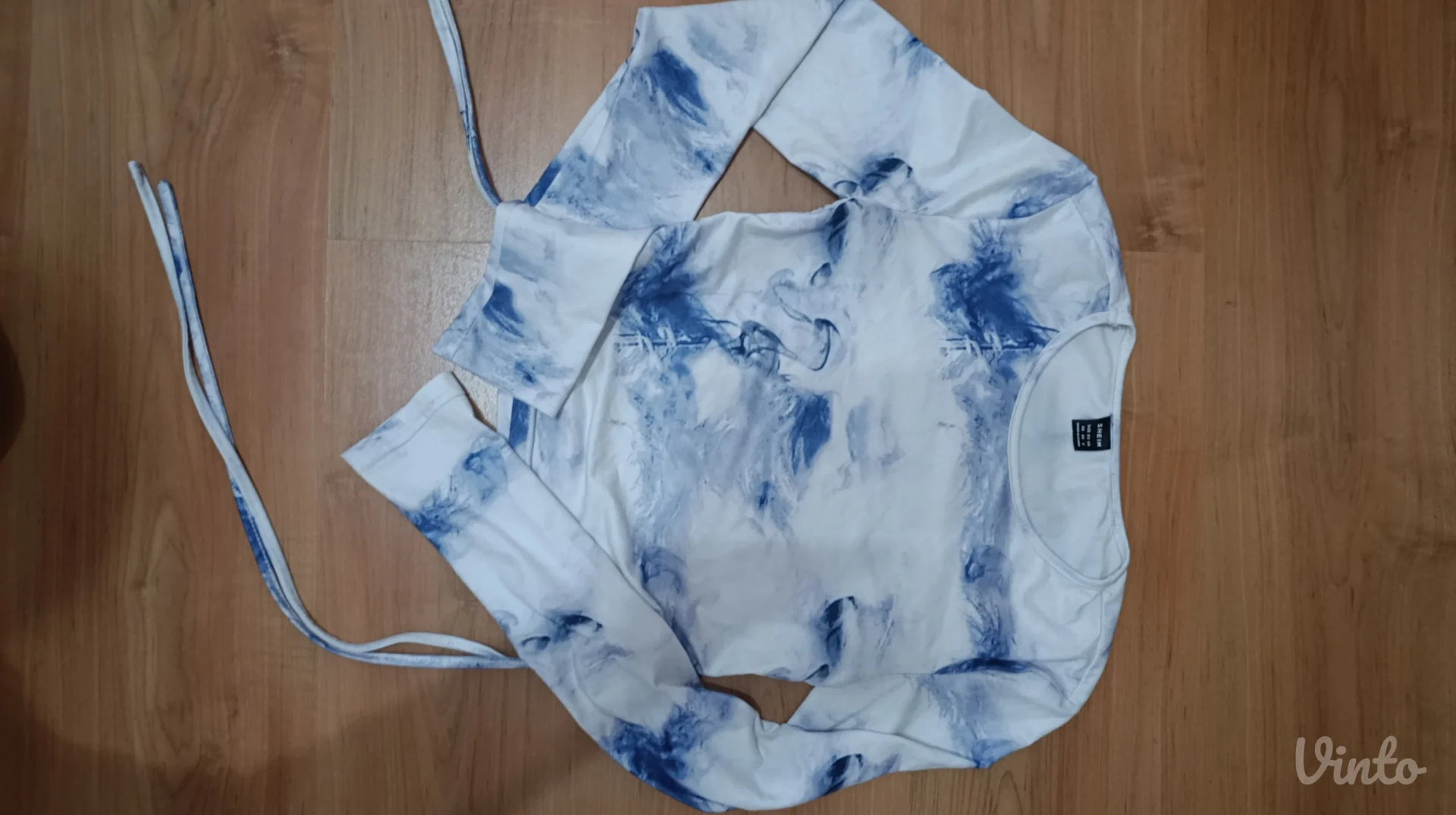 Belo-plava ženska bluza