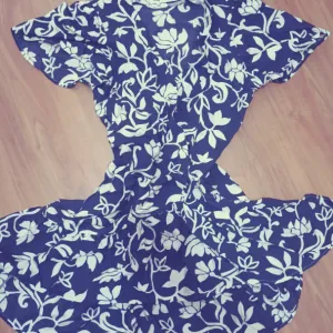 Belo-teget ženska haljina