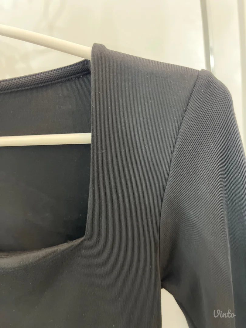 Majica na duge rukave.