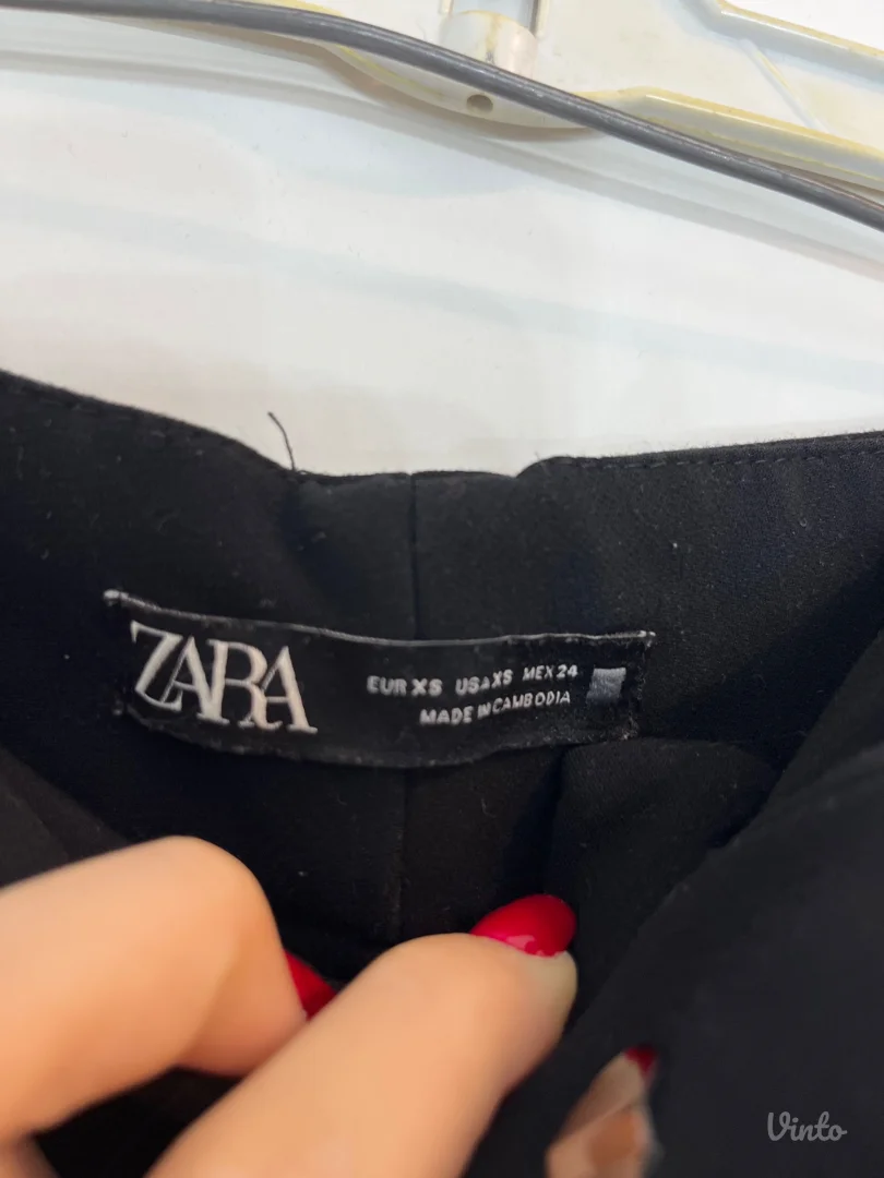 ZARA CRNE PANTALONE