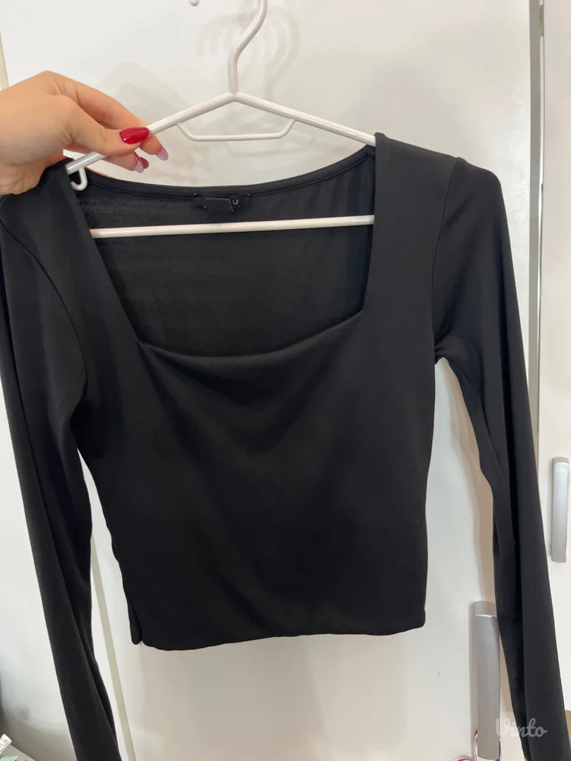 Majica na duge rukave.