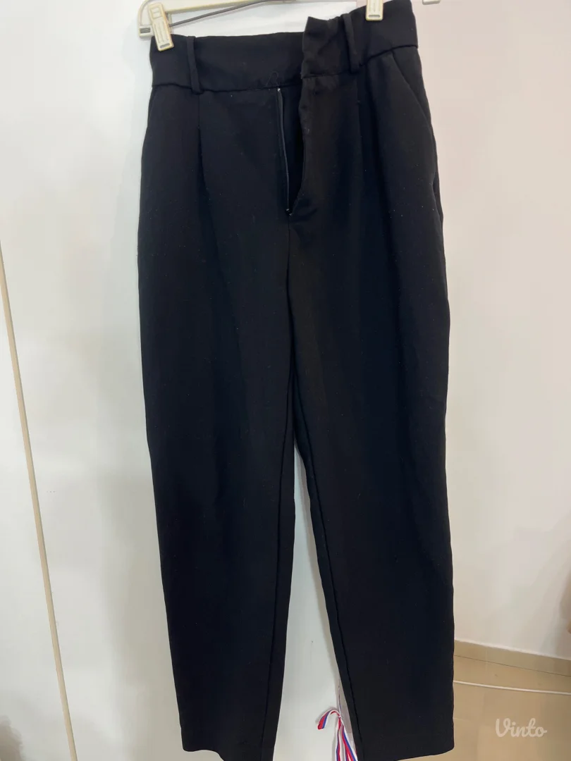 ZARA CRNE PANTALONE