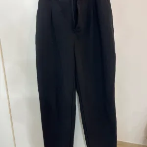 ZARA CRNE PANTALONE