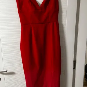 Crvena haljina