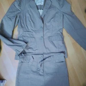 Komplet sako i suknja