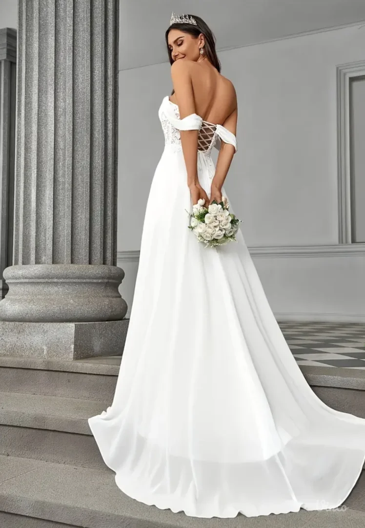 Svečana bela haljina / moguća venčanica