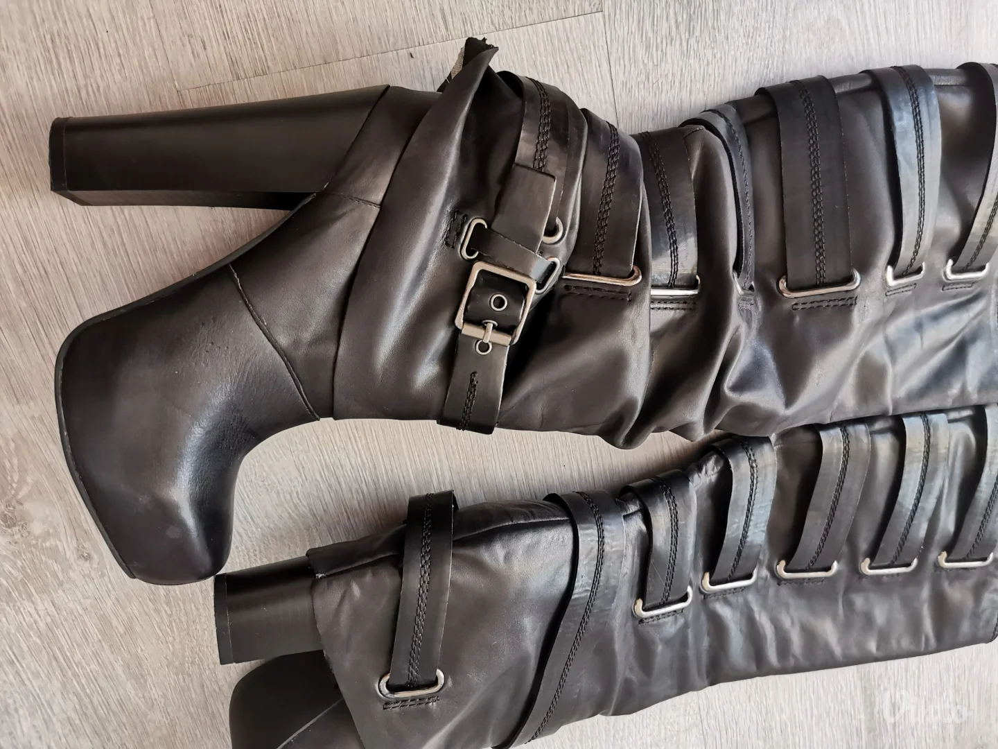 Jessica Simpson kozne cizme