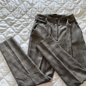 Katrin elgantne pantalone