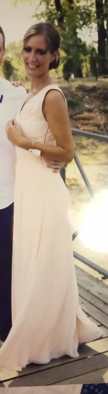 Duga elegantna šivena haljina