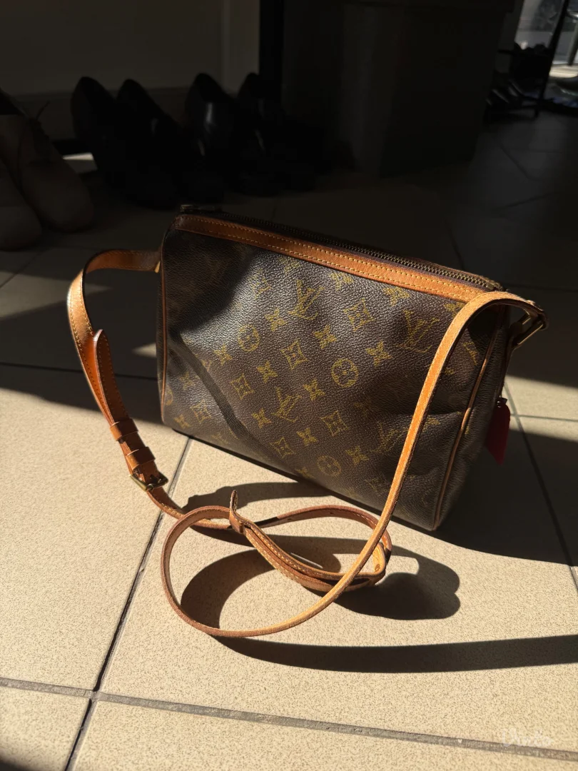Louis Vuitton original tasna