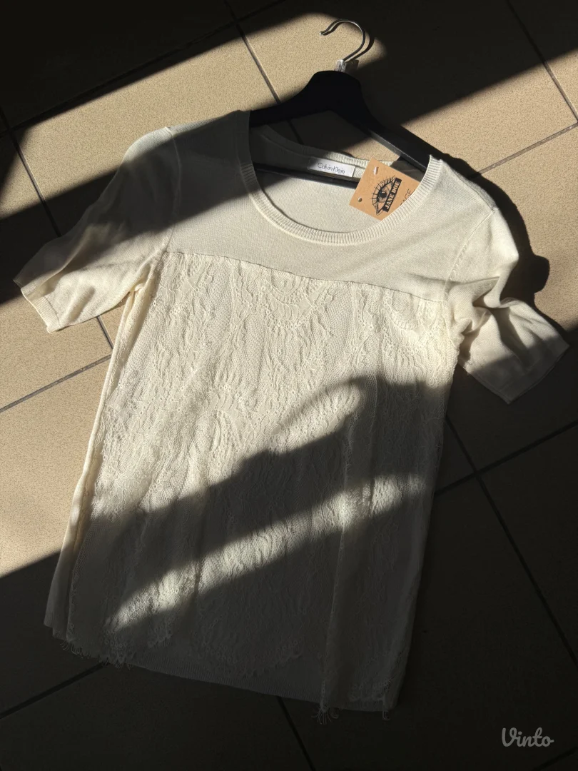 Calvin Klein bela bluza sa cipkom