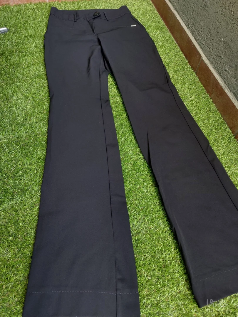 Crne Katrin pantalone L