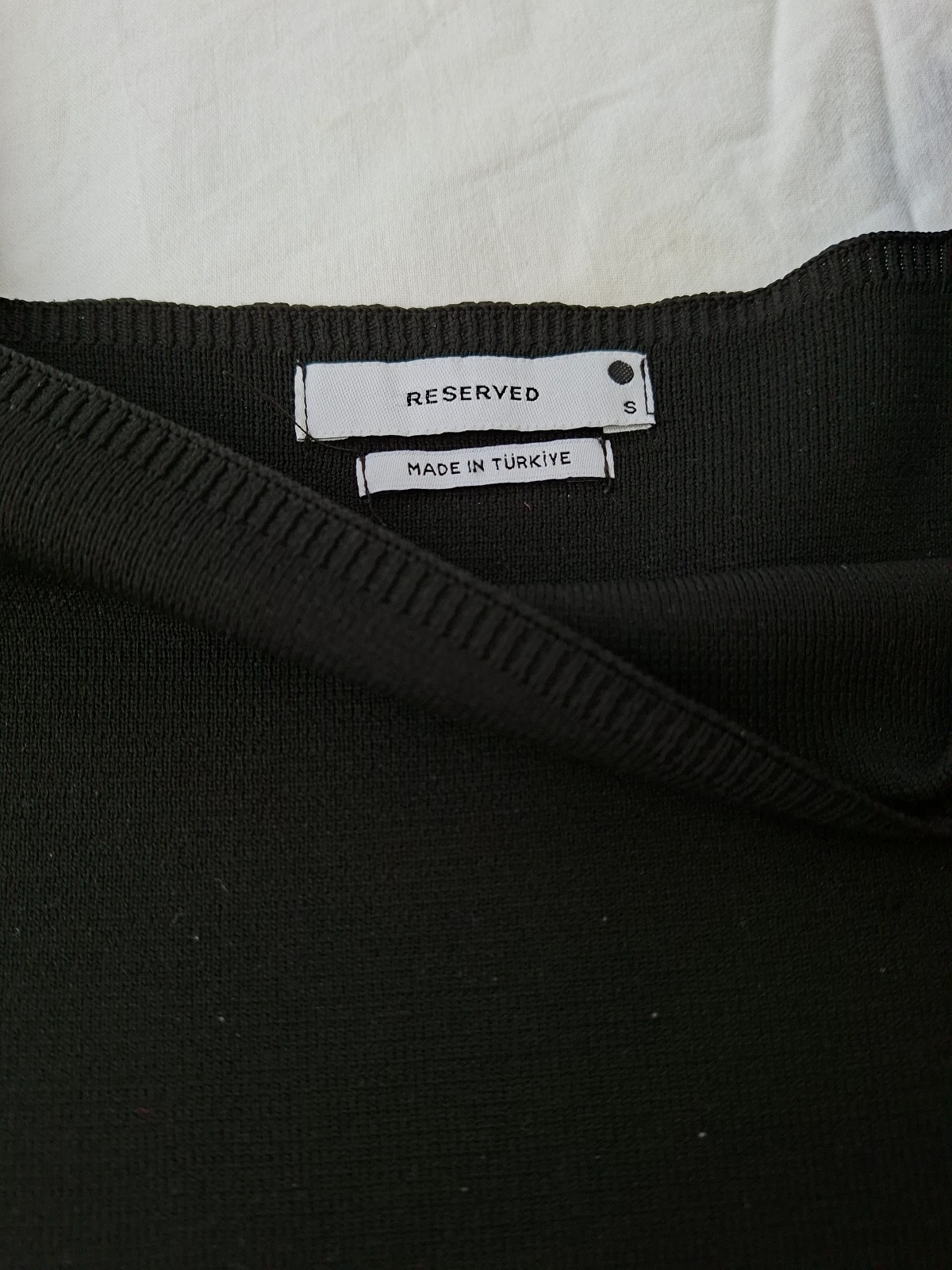 Reserved crna majica jesenja