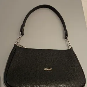 Uggari mala crna torba