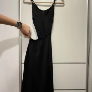 Shein crna dugačka haljina