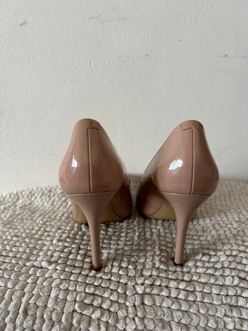 Nine West cipele na stiklu