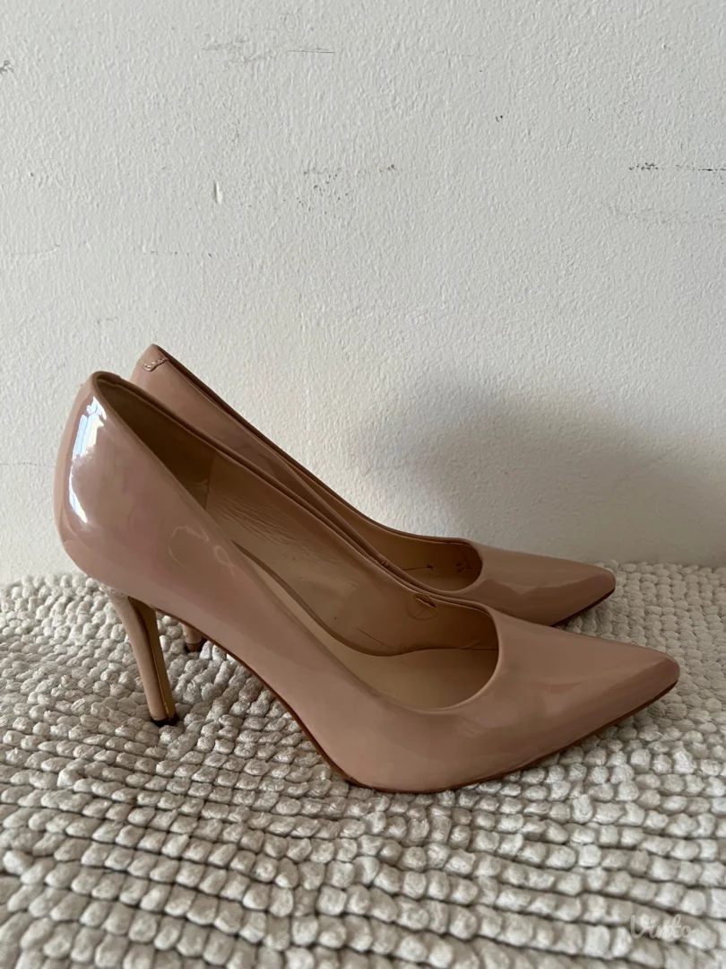 Nine West cipele na stiklu