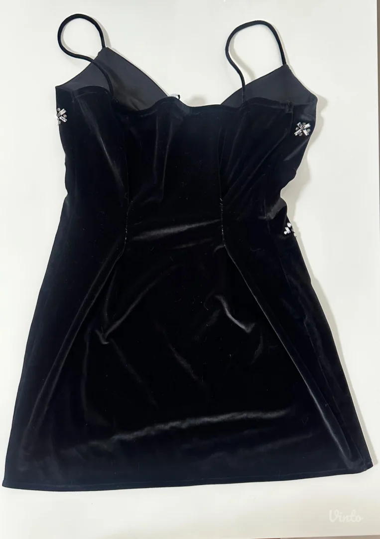 Crna haljina sa cirkonima