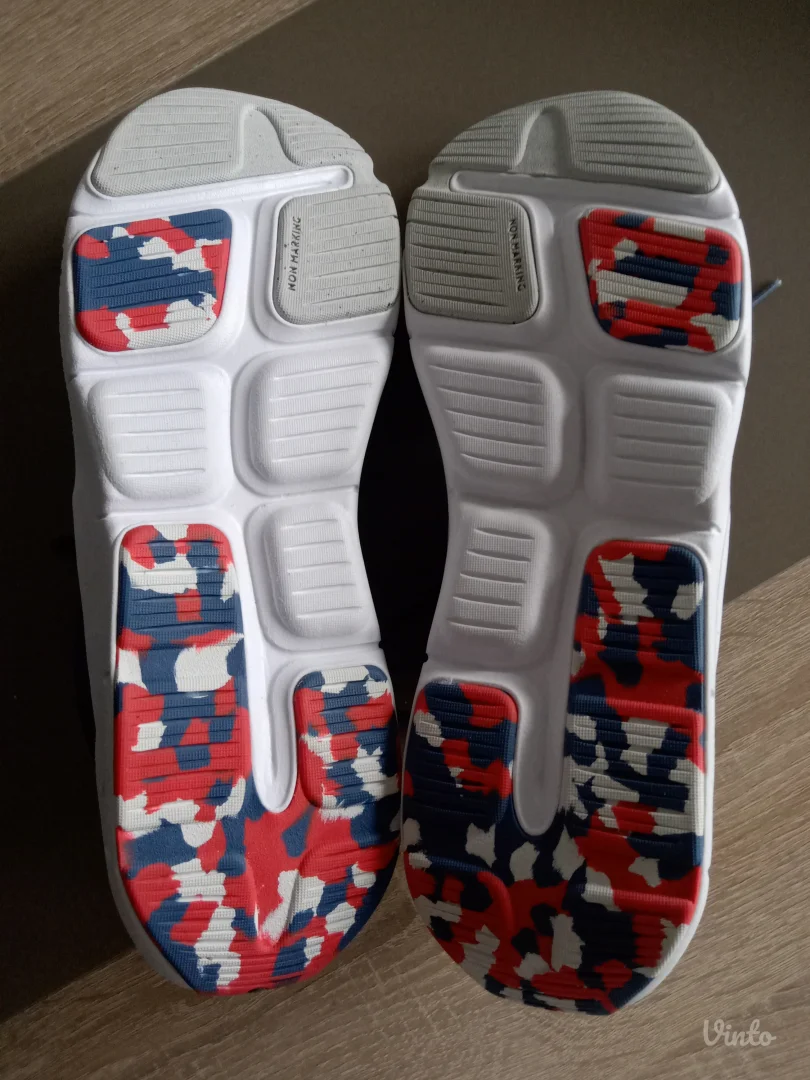 Dečije patike.Dechatlon.Novo!