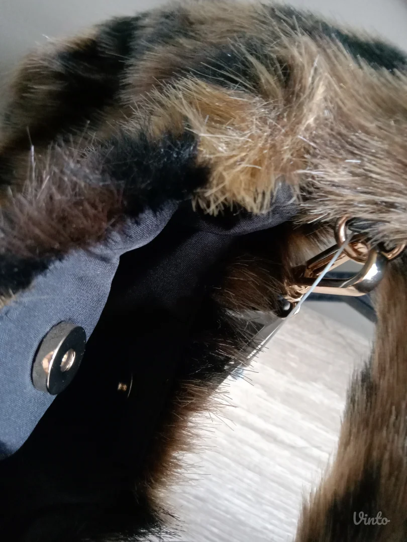 Čupava mini torbica.H&M.Novo!