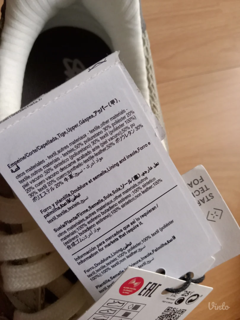 Kontrastne patike.Pull&Bear.Novo!