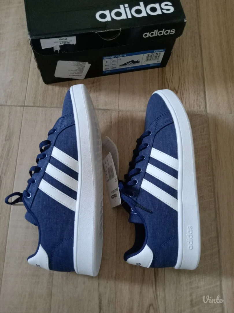 Patike za dečaka.Adidas.Novo!