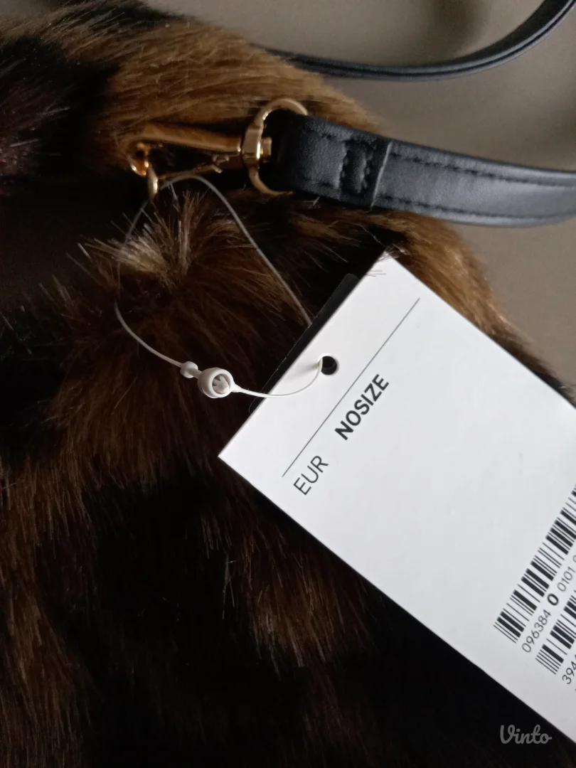 Čupava mini torbica.H&M.Novo!