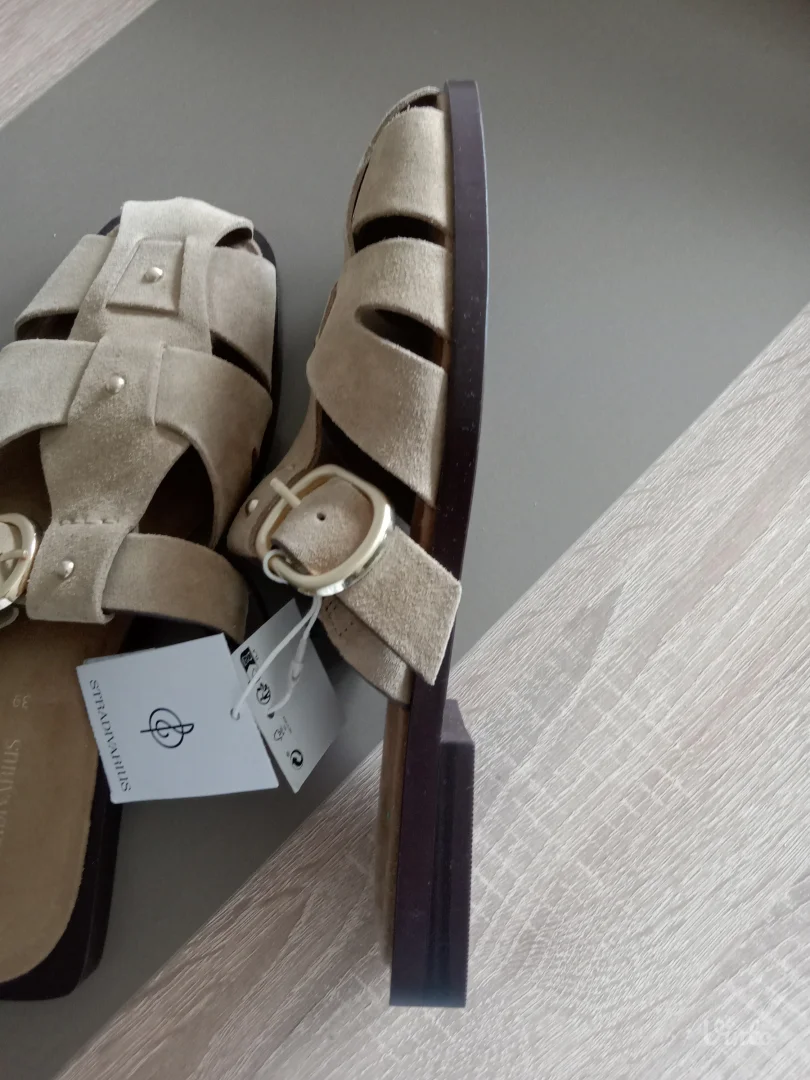 Kožne papuče Stradivarius.Novo!