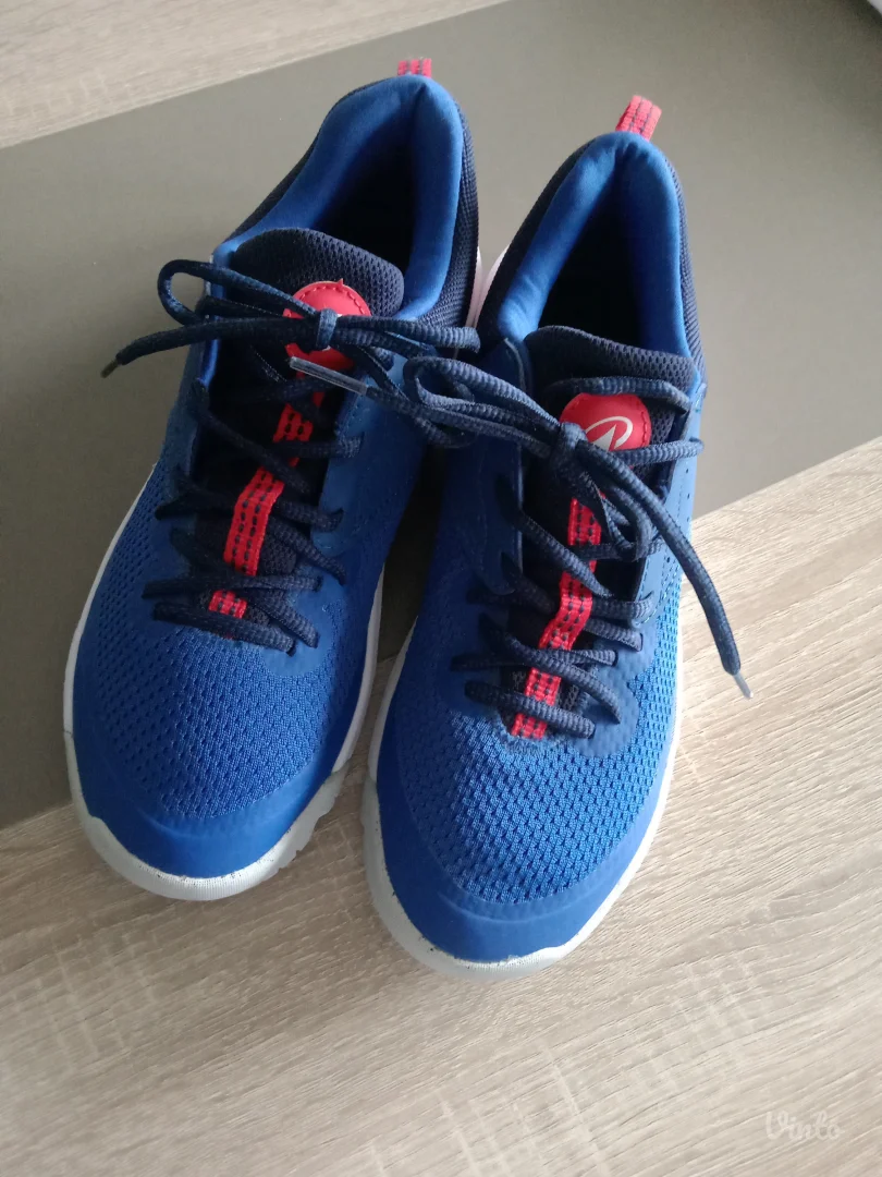 Dečije patike.Dechatlon.Novo!