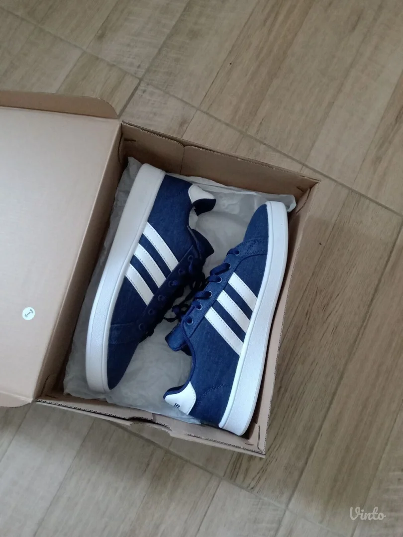 Patike za dečaka.Adidas.Novo!