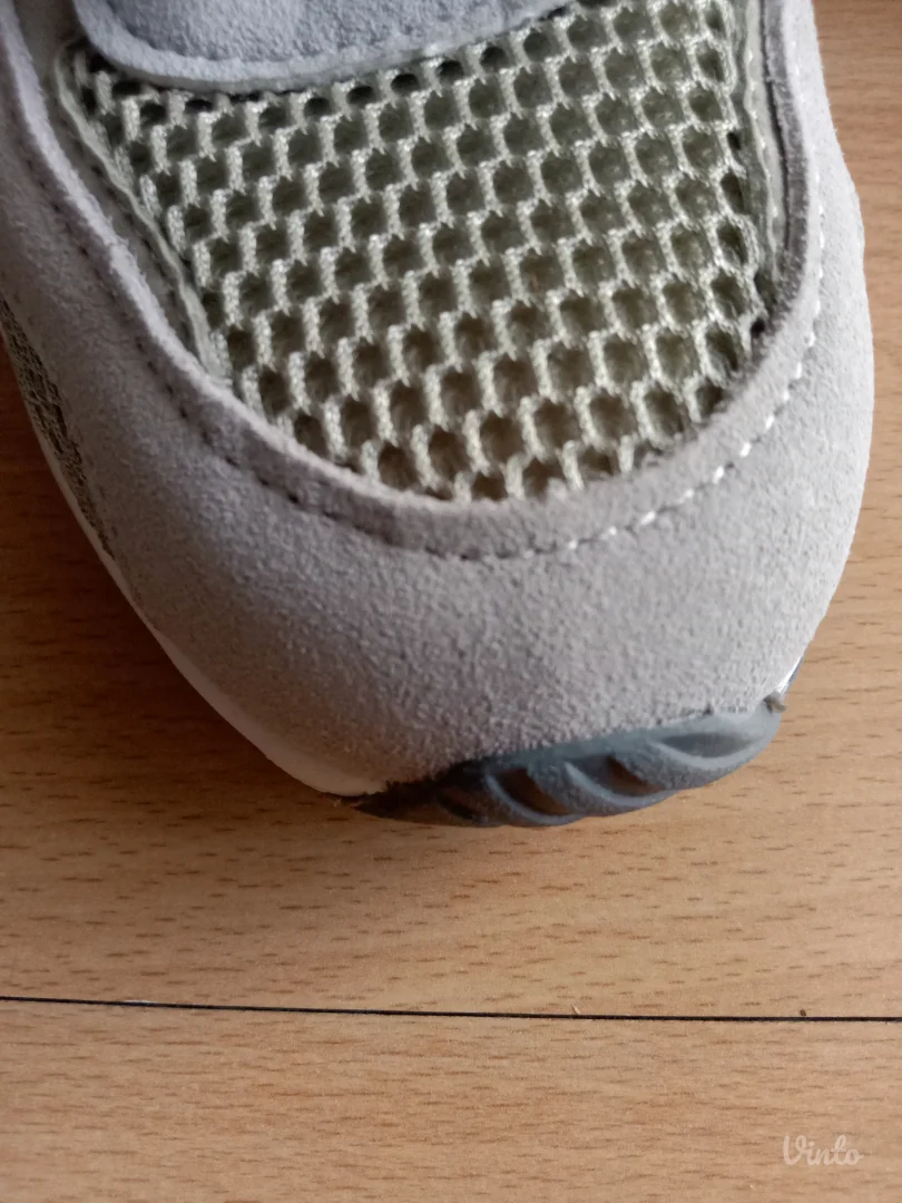 Kontrastne patike.Pull&Bear.Novo!