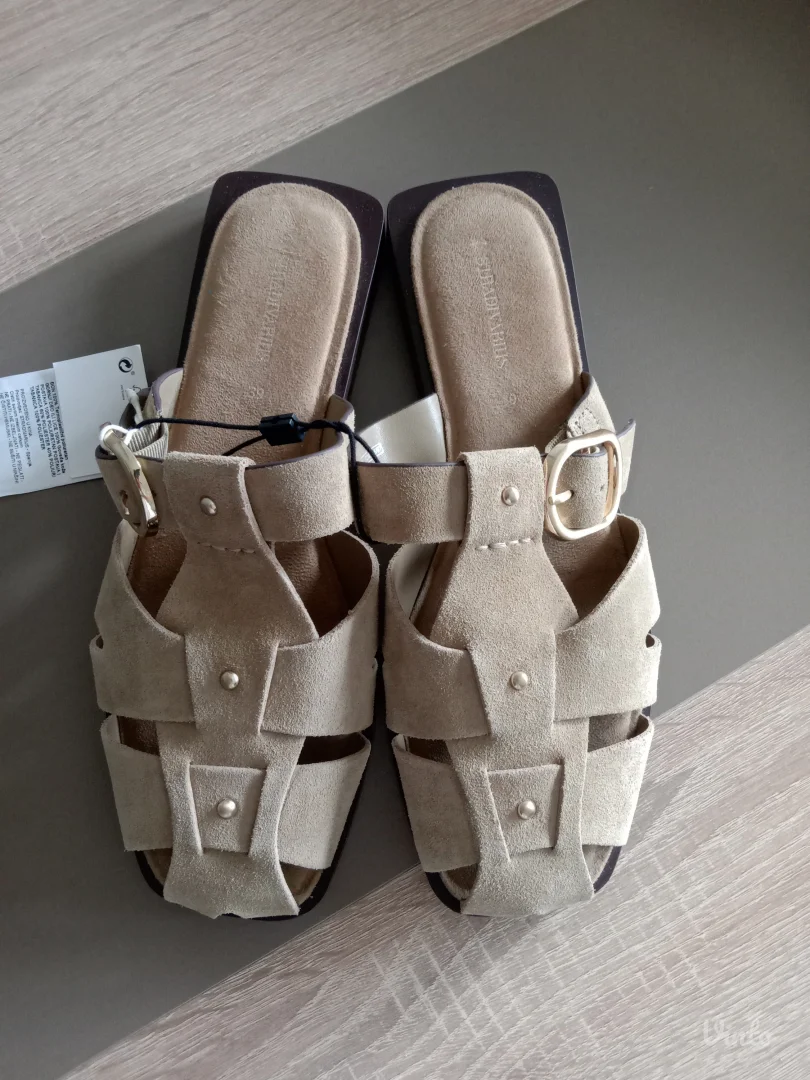 Kožne papuče Stradivarius.Novo!