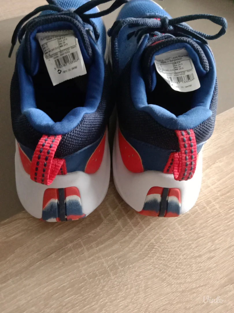 Dečije patike.Dechatlon.Novo!