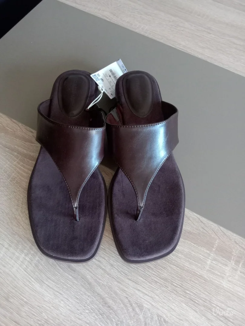 Papuče sa petom.Stradivarius.Novo!