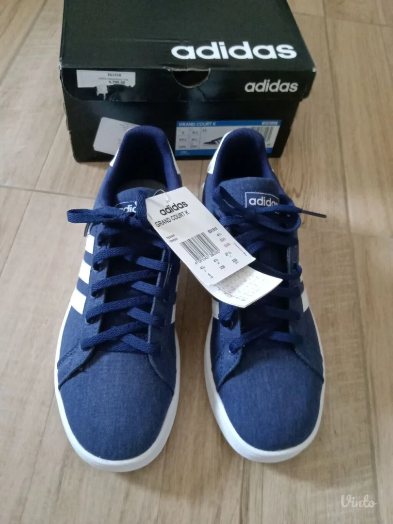 Patike za dečaka.Adidas.Novo!