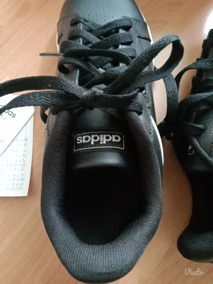 Patike za dečaka.Adidas.Novo!