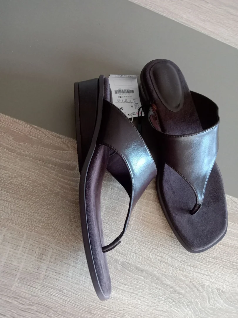 Papuče sa petom.Stradivarius.Novo!