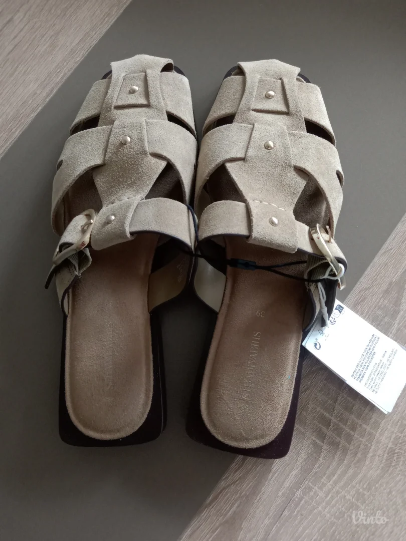 Kožne papuče Stradivarius.Novo!