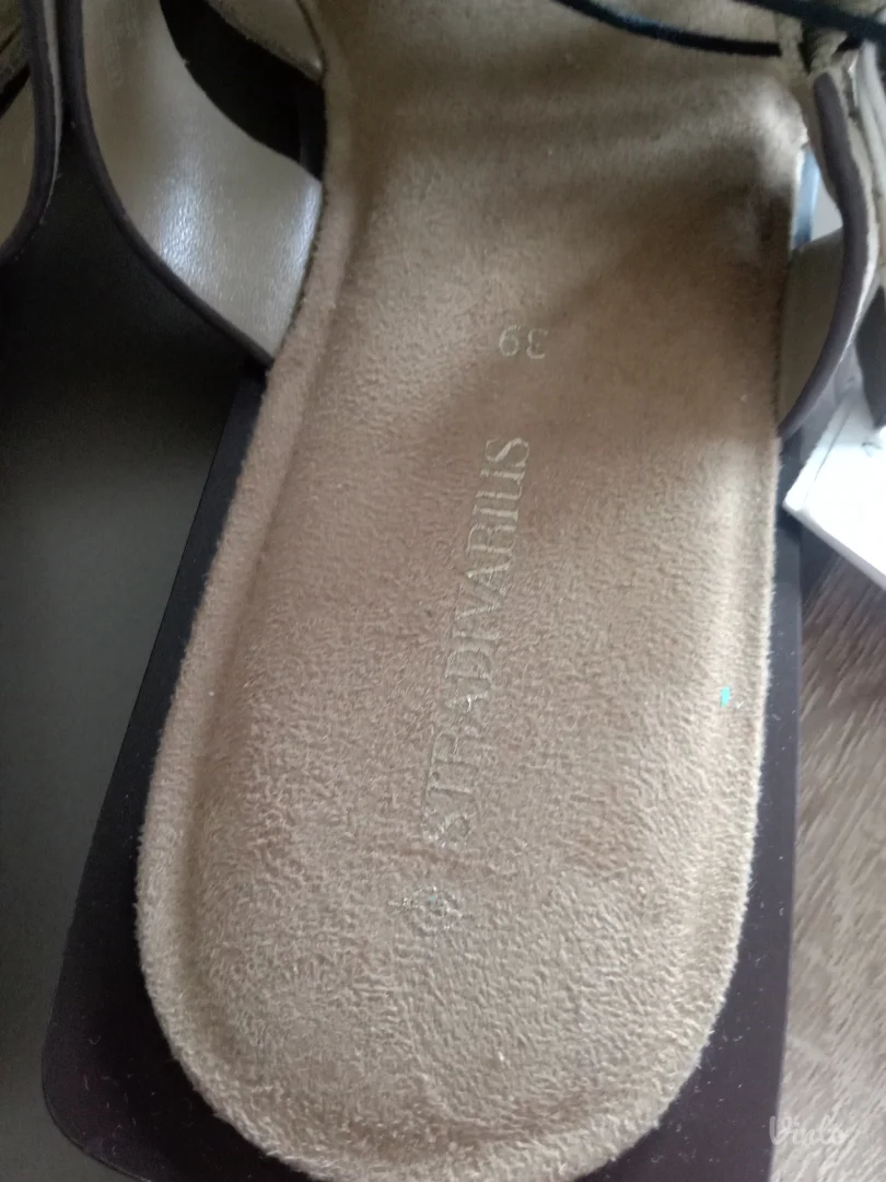 Kožne papuče Stradivarius.Novo!
