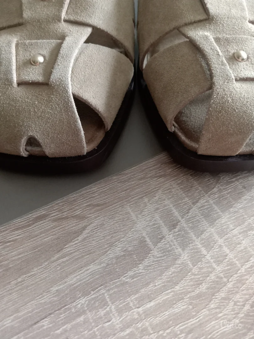 Kožne papuče Stradivarius.Novo!