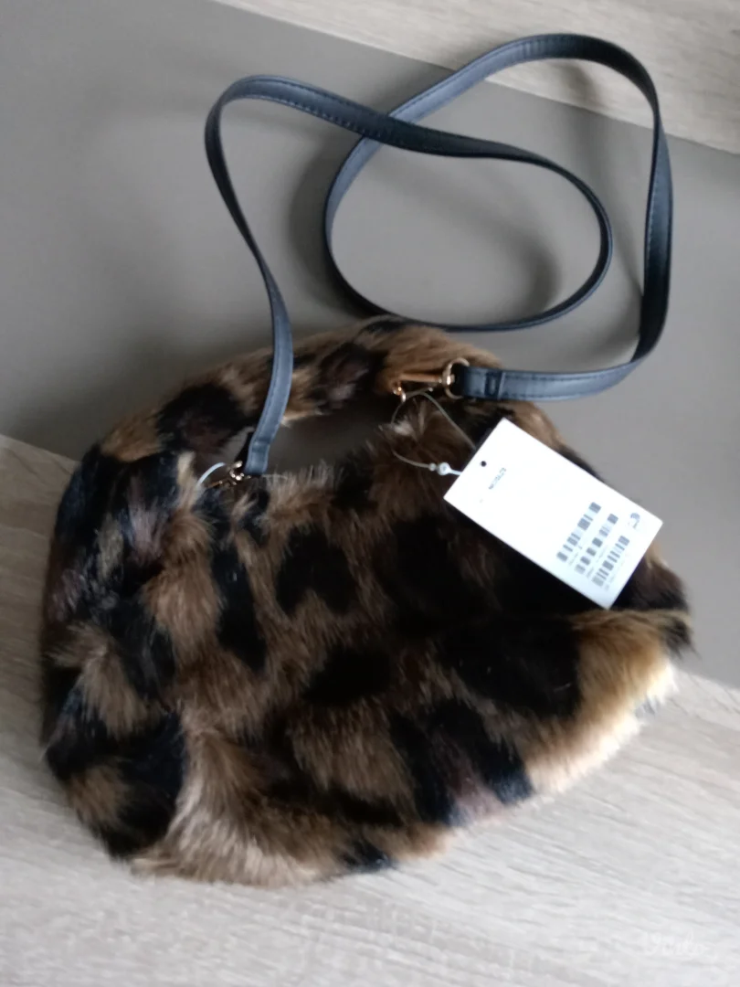 Čupava mini torbica.H&M.Novo!