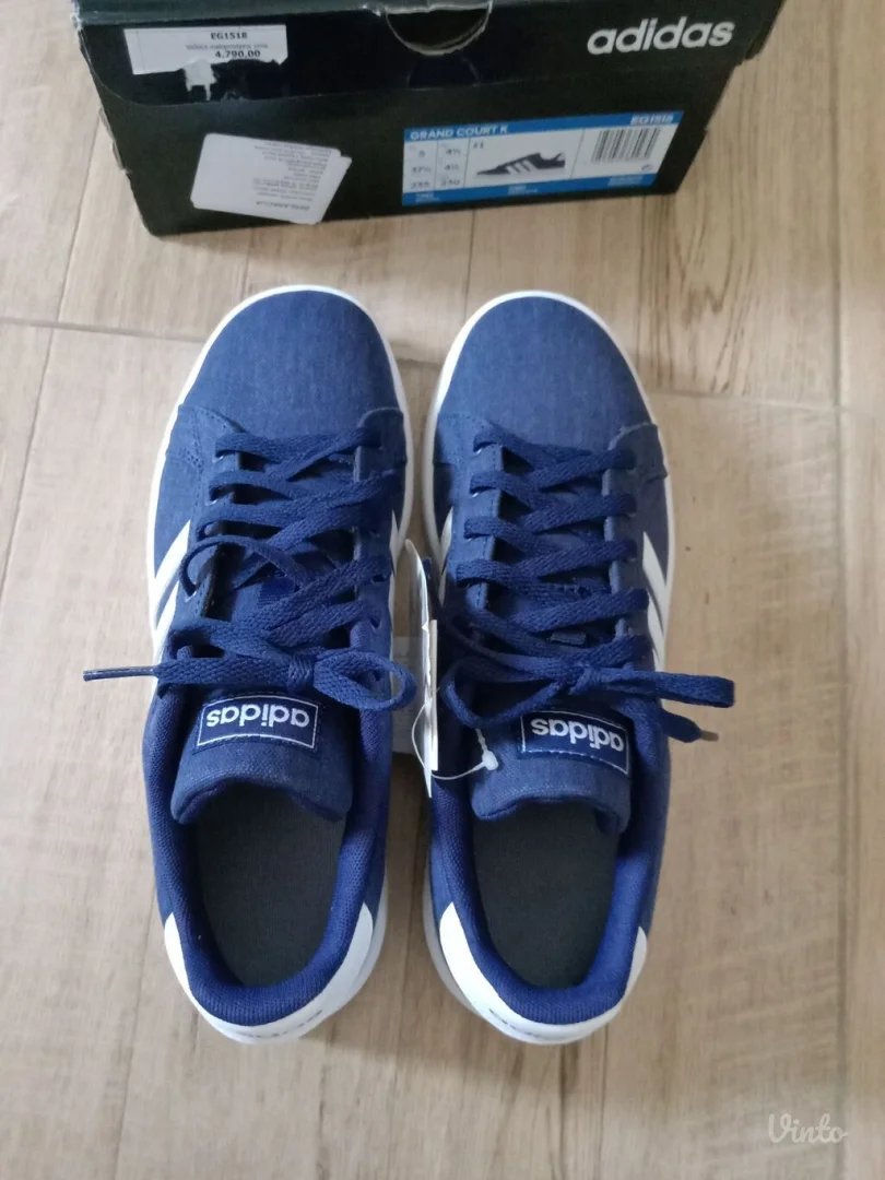 Patike za dečaka.Adidas.Novo!