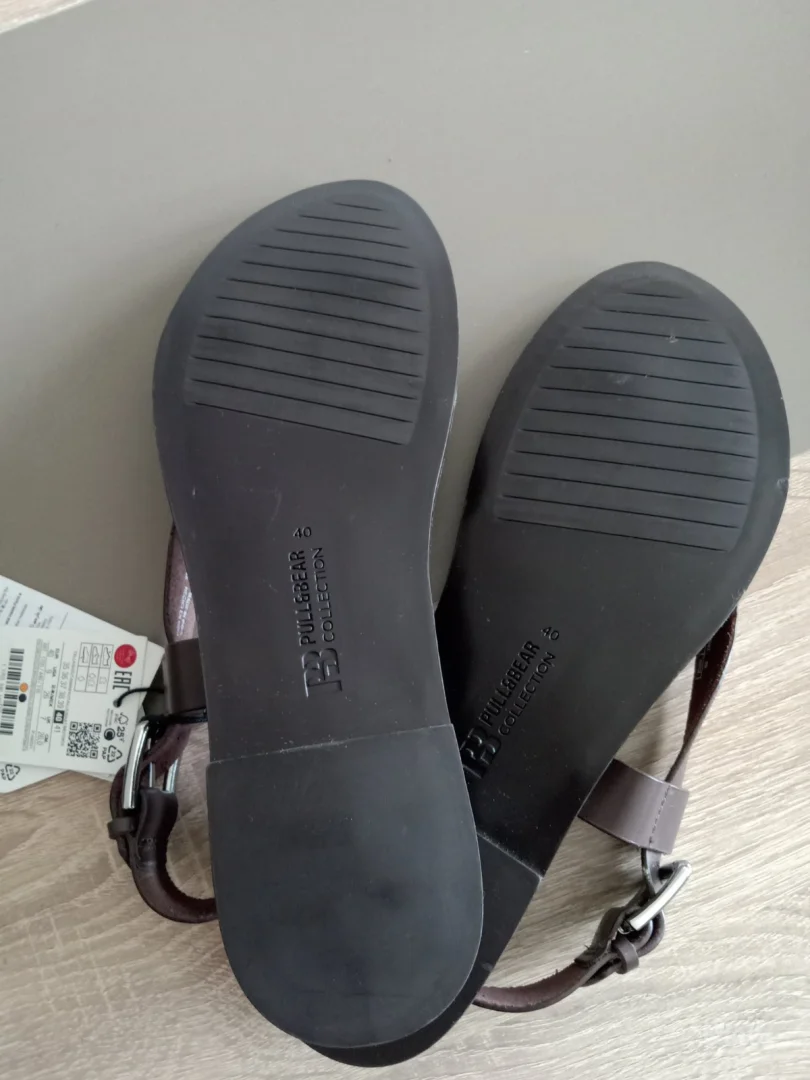 Kožne sandale.Pull&Bear.Novo!